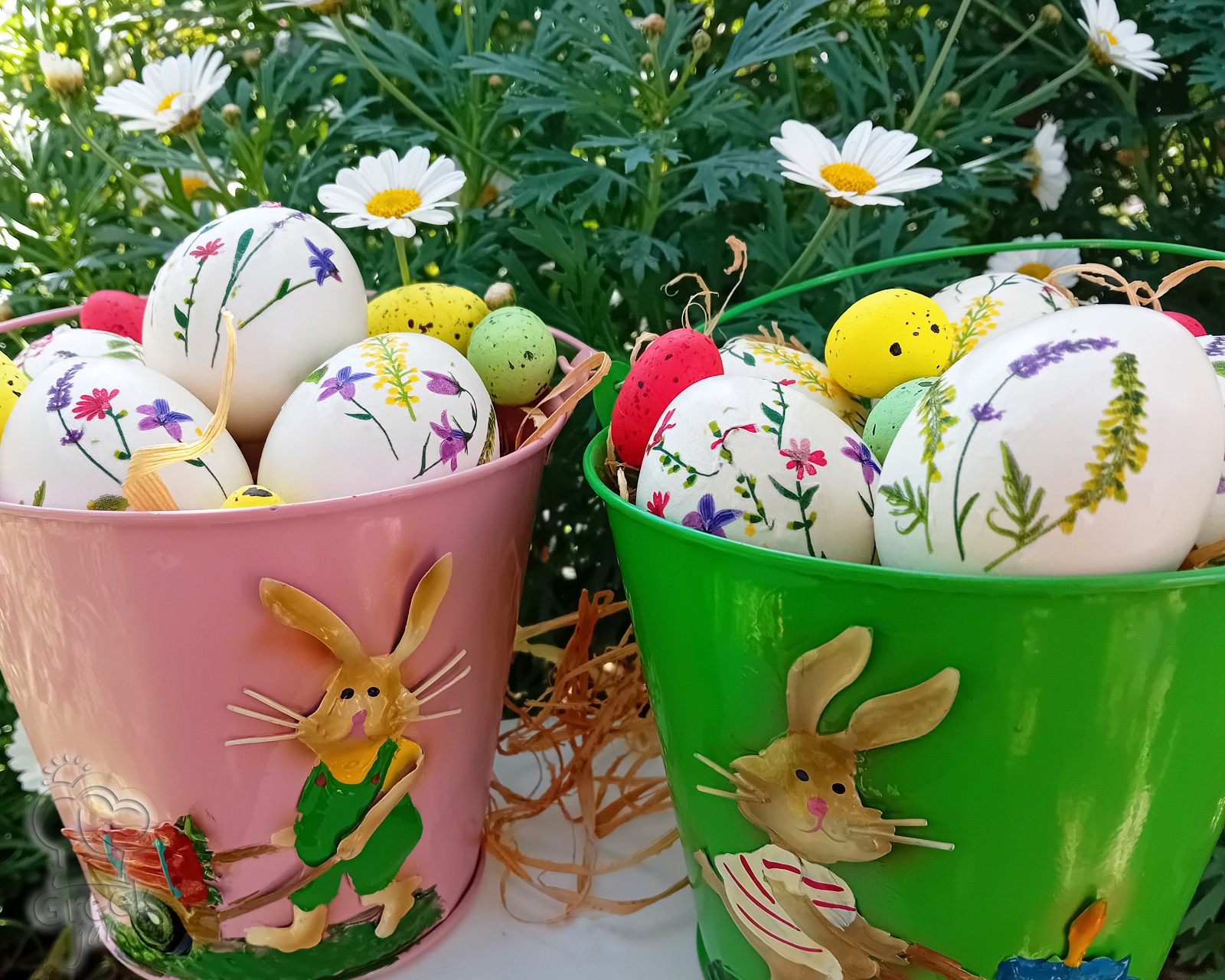 Decoupage Easter Eggs, without glue
